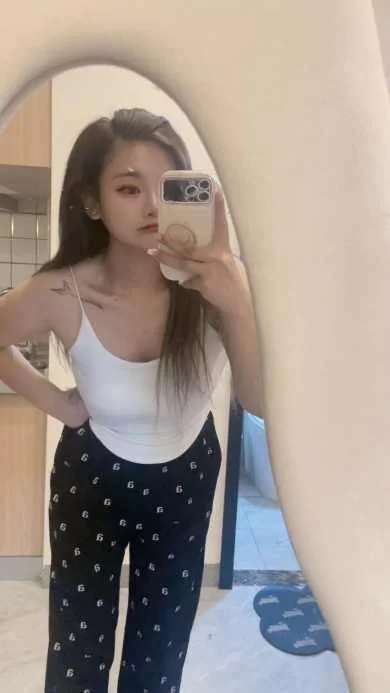 邻家女友般的小姐姐_成都外围小姐