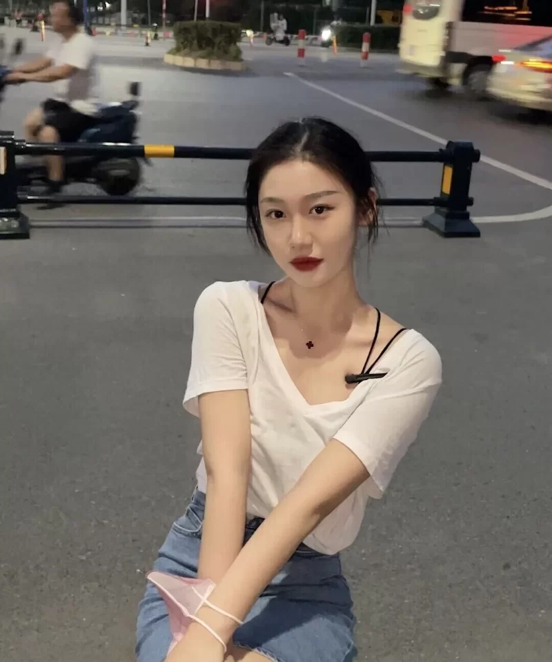 甜里透着骚的反差女_广州外围小姐