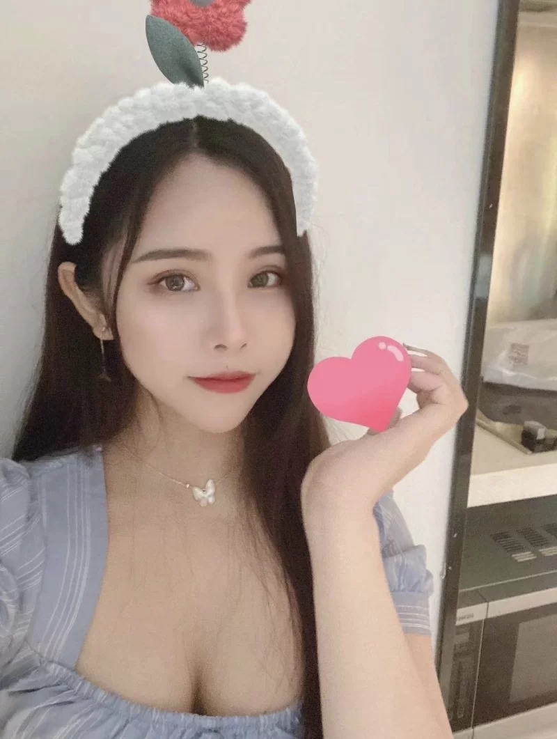 天河丝足小甜心_广州外围小姐