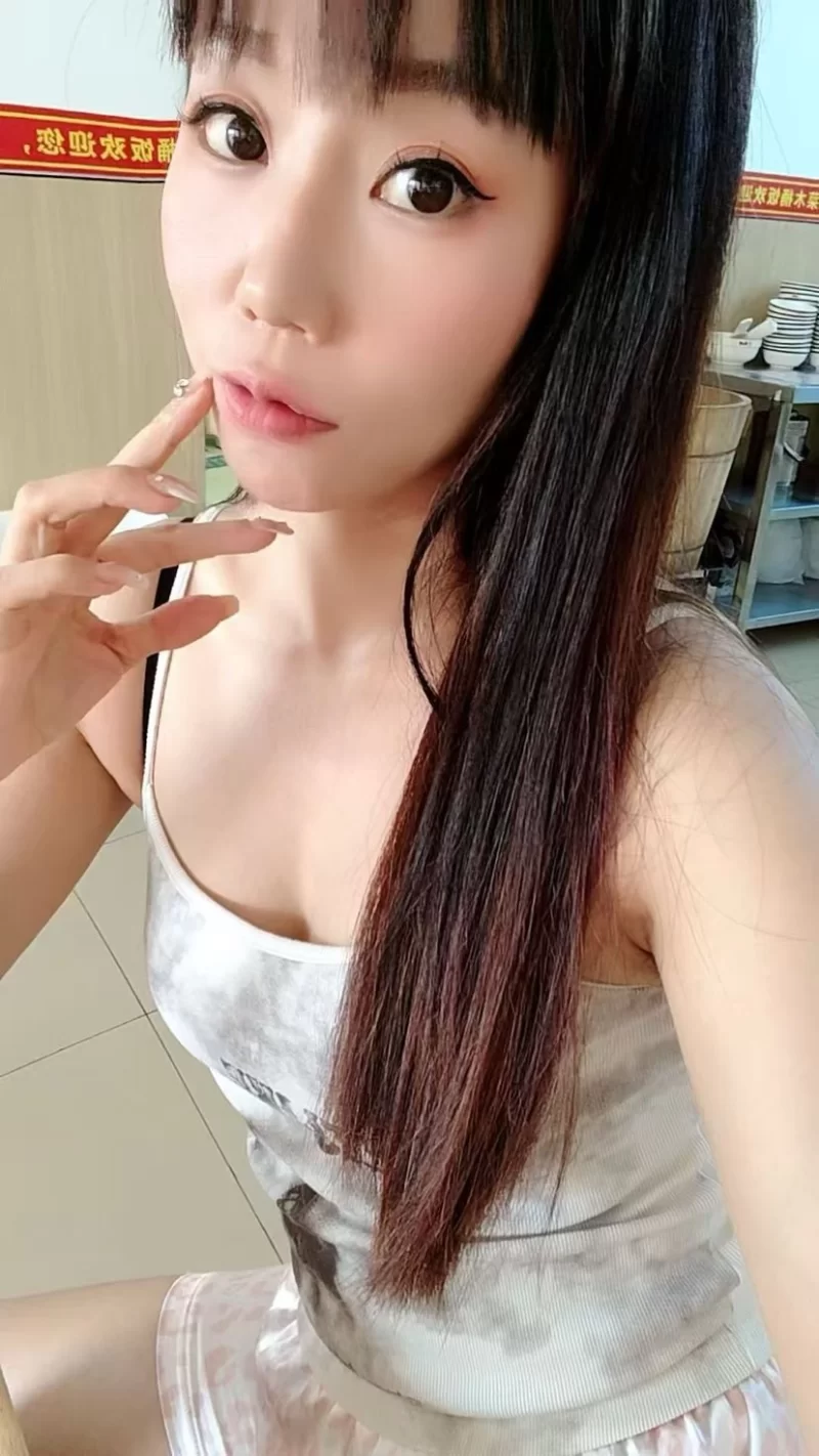 白云新人小容_广州外围小姐