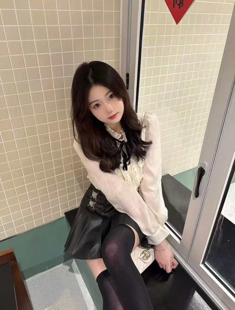 一个很年轻的妹子也很主动_广州外围小姐