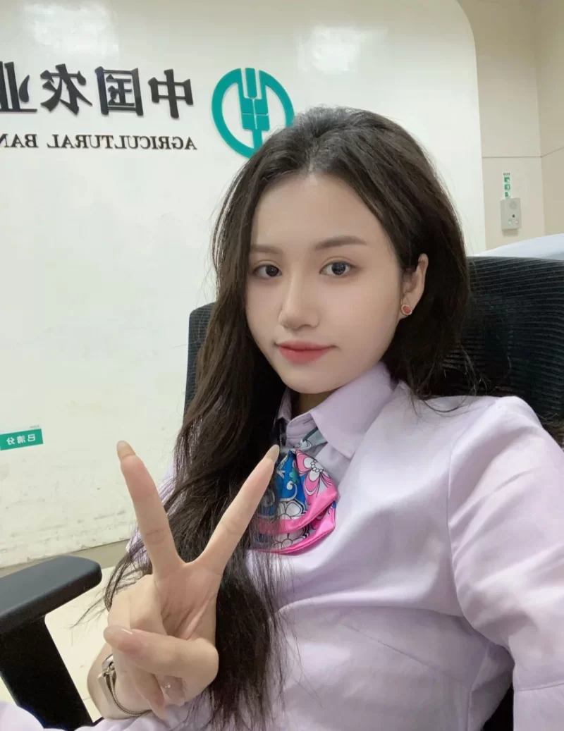 00后银行小职员可甜可御_长沙外围小姐