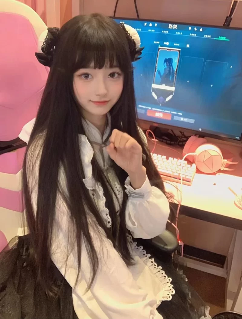 电竞嫩妹可一字马可抱操_沈阳外围小姐