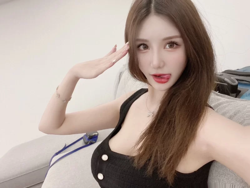 高颜值大胸大腿长逼紧粉嫩_广州外围小姐