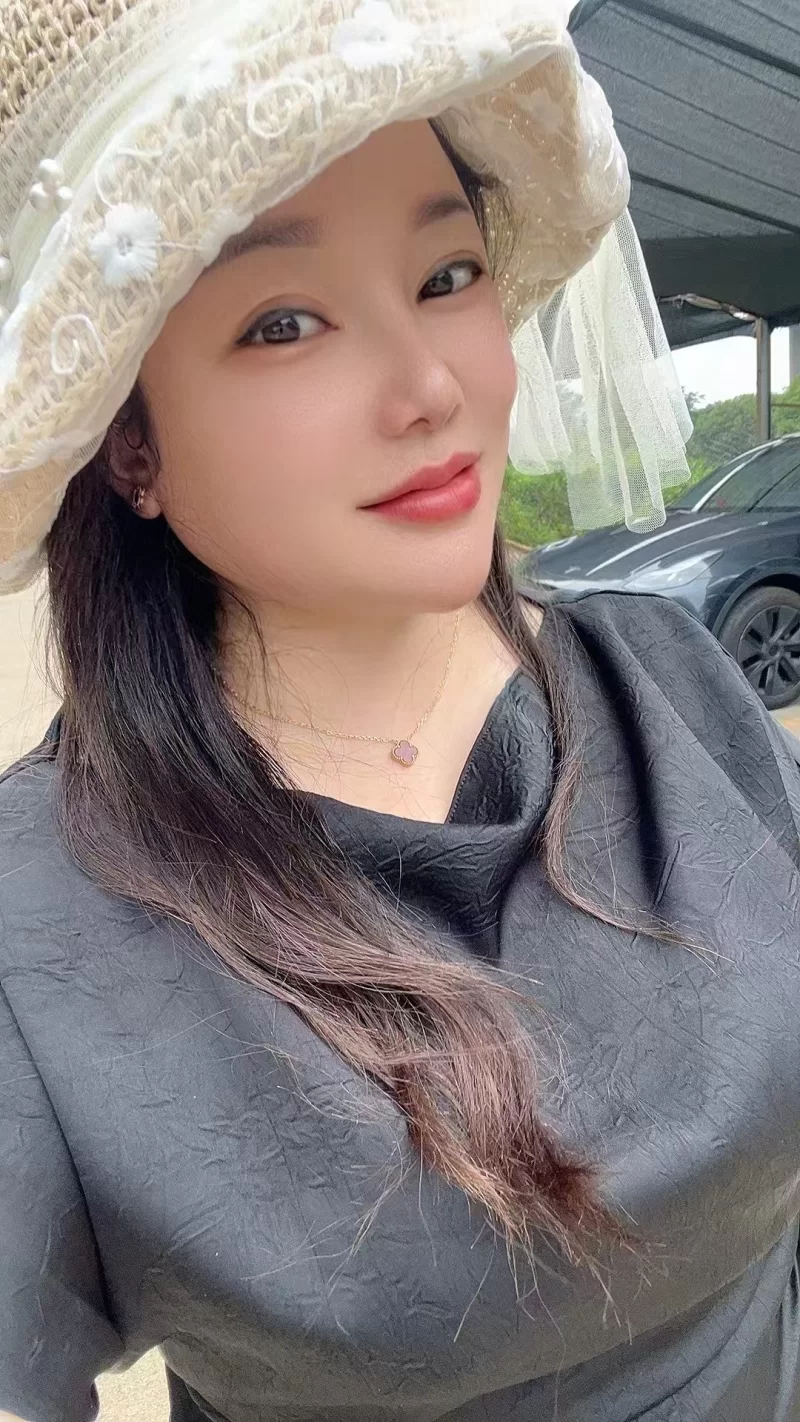 五官精致肤白胸大_长沙外围小姐