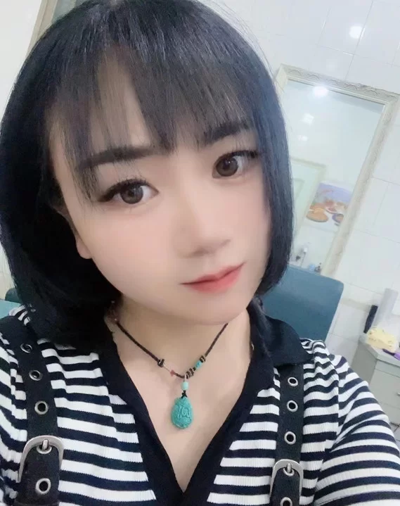 精灵乖巧的叶子_杭州外围小姐