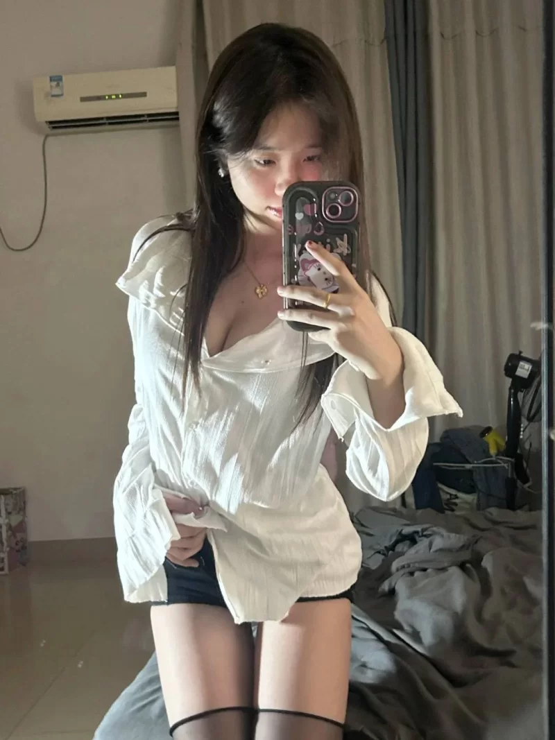 肤白性感大胸妹_佛山外围小姐