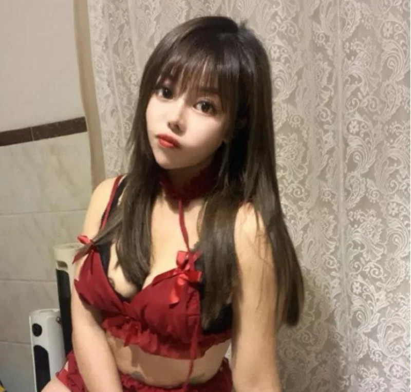 杭州萝莉小骚货 25岁-30岁 500 服务  按摩，胸推，臀推，指滑，足推，过水漫游，独龙，顶肛，吸蛋，舔蛋，口爆_杭州外围小姐