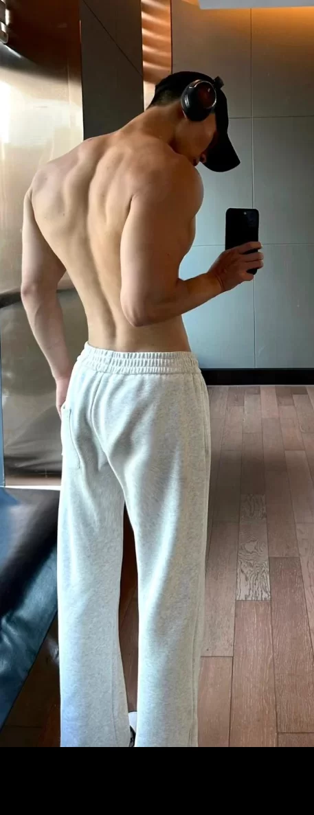 成都小哥上门服务_成都男模鸭子