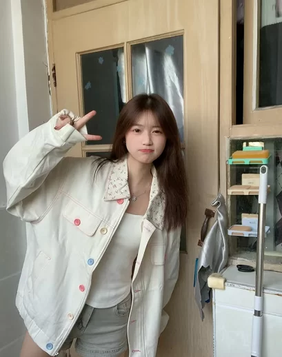 深圳水嫩多汁性感小妖精刚下海不久_深圳外围小姐