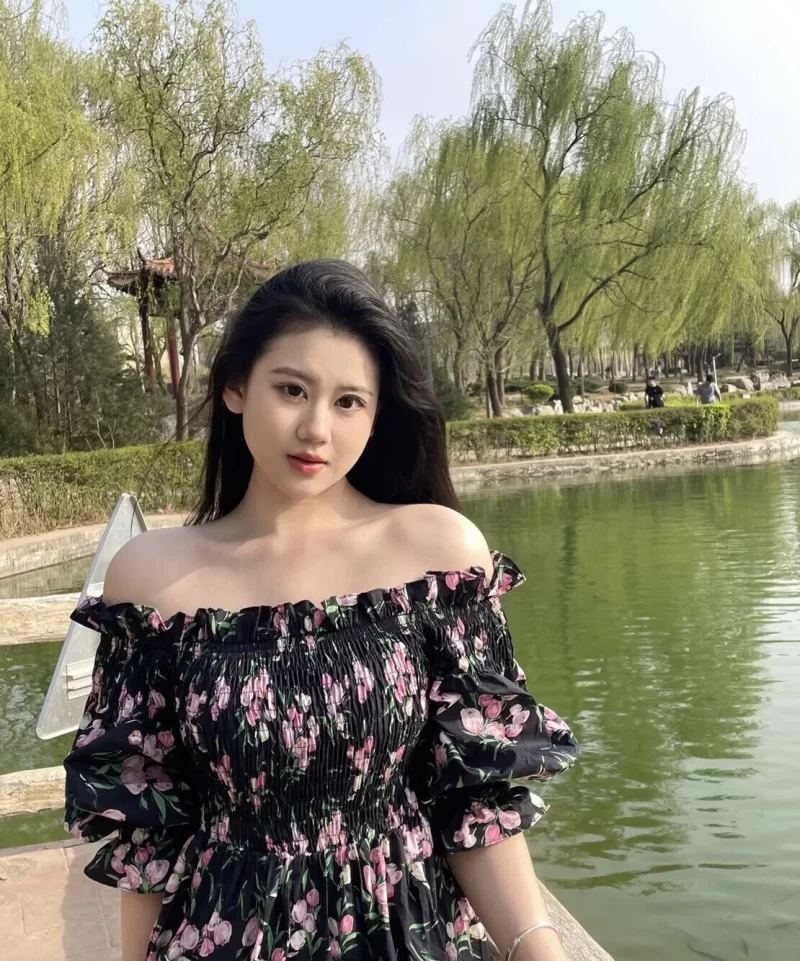 身材高挑,小蛮腰_广州外围小姐