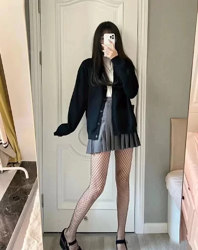 武汉水水嫩嫩蹂躏起来姿势配合阴蒂淫水多_武汉外围小姐