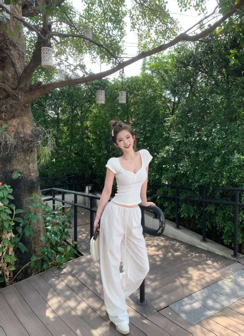 诱人黑丝一线天鲍_成都外围小姐