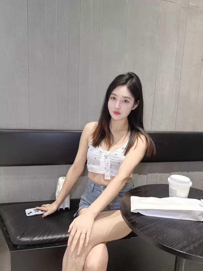 高颜值纯御小姐姐，皮肤身材超好，服务满分_市区外围小姐