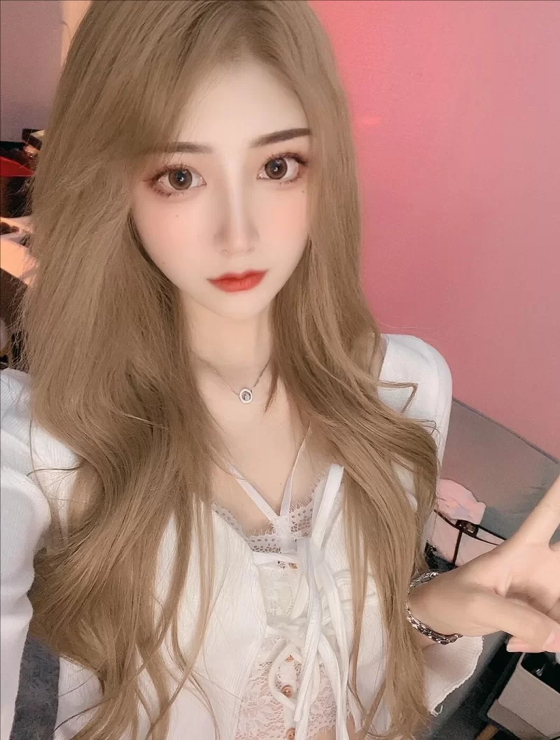 长腿高颜值女神极致诱人_市区外围小姐