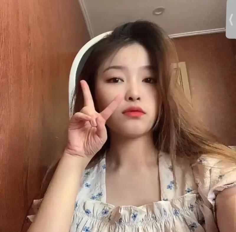 年轻美女最近才入行_江门外围小姐