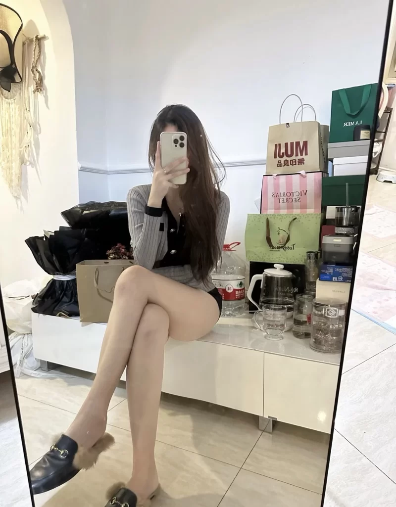 穿着包臀裙后入小师妹_苏州外围小姐