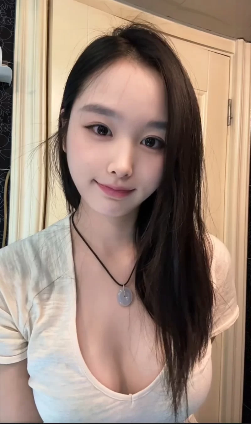 00后 微胖 水多 都可以呢_广州外围小姐