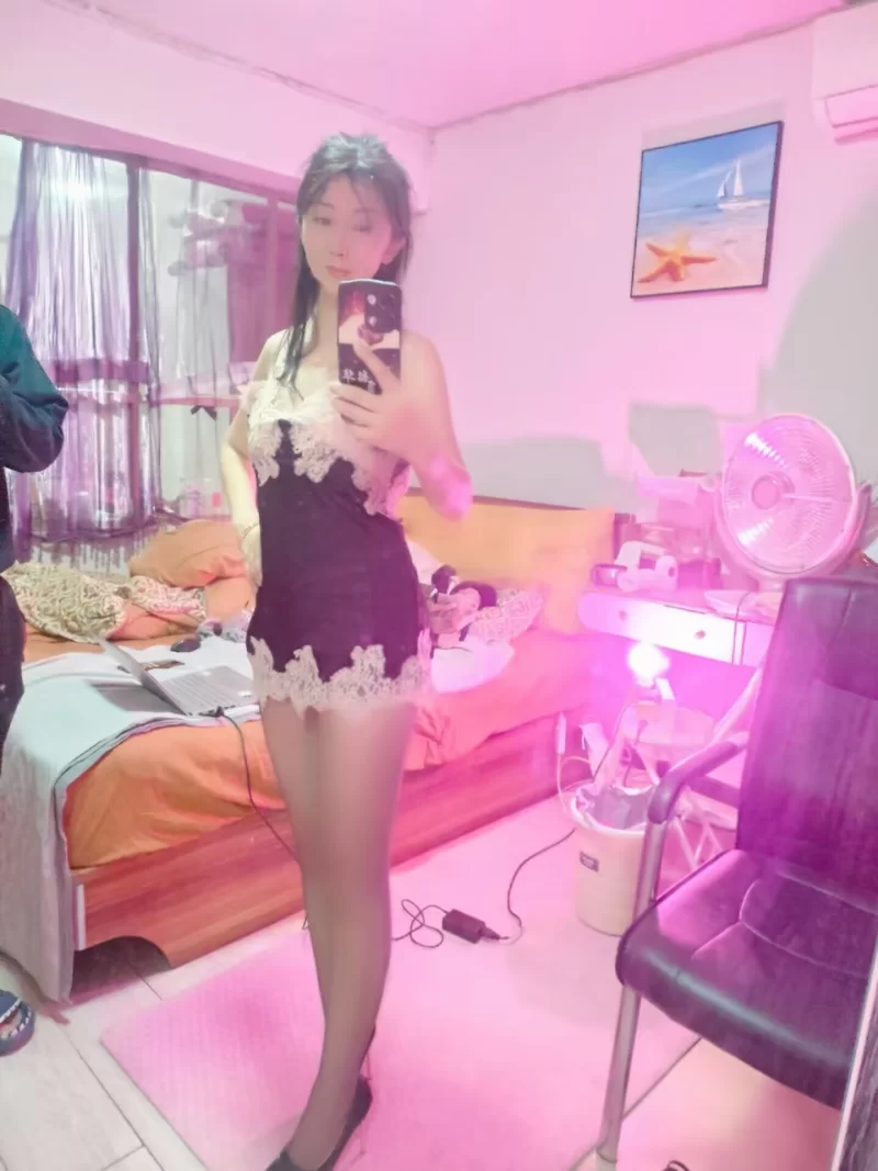 轻熟女，肤白大长腿_丰台外围小姐