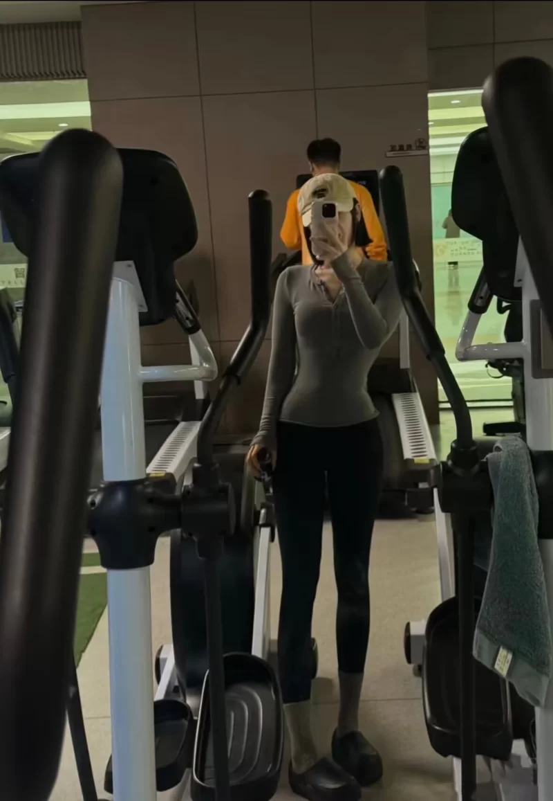 03年鲍鱼逼身材把控到极致的女生炸嫩！_南京外围小姐