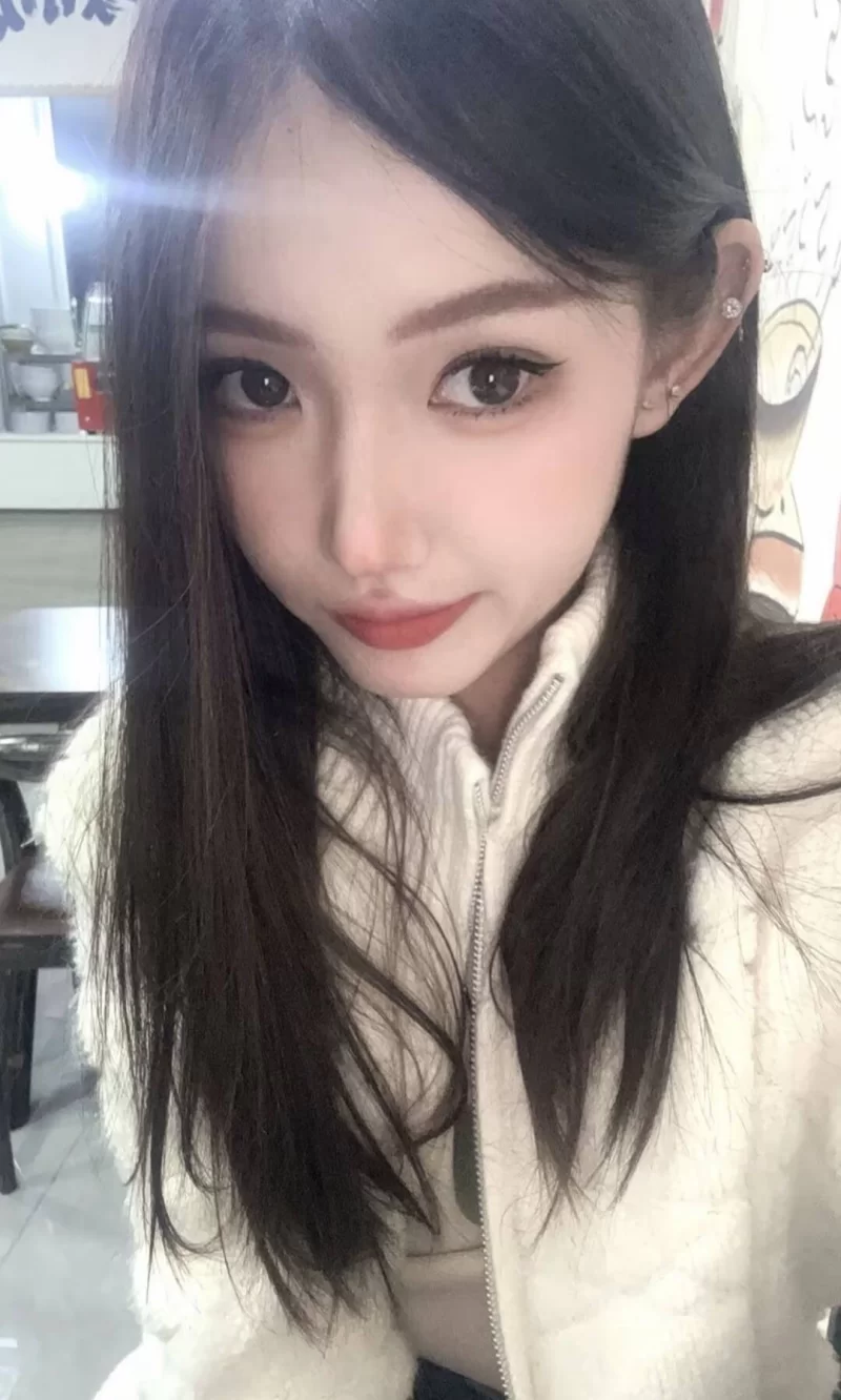 长相甜美的兼职女大学生_海口外围小姐