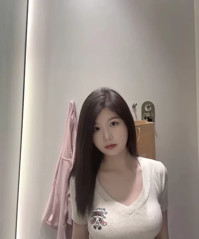 清纯女孩向荡妇蜕变中_海淀外围小姐