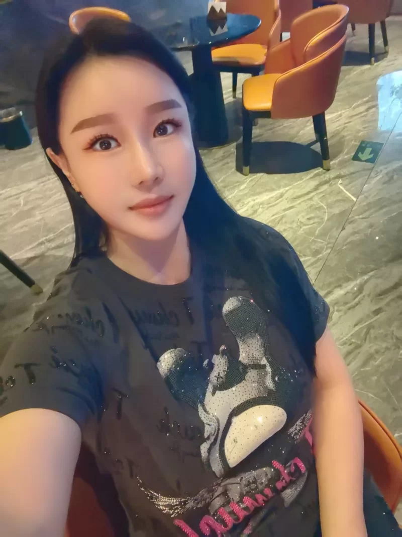 外表清纯闷骚御姐_烟台外围小姐