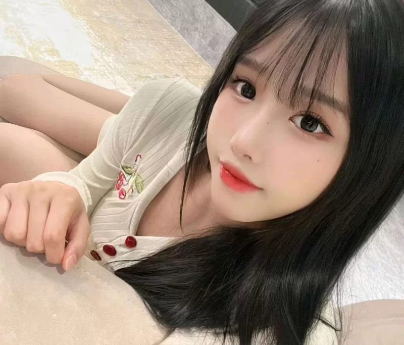 清纯大学生女短裙丝袜_普陀外围小姐