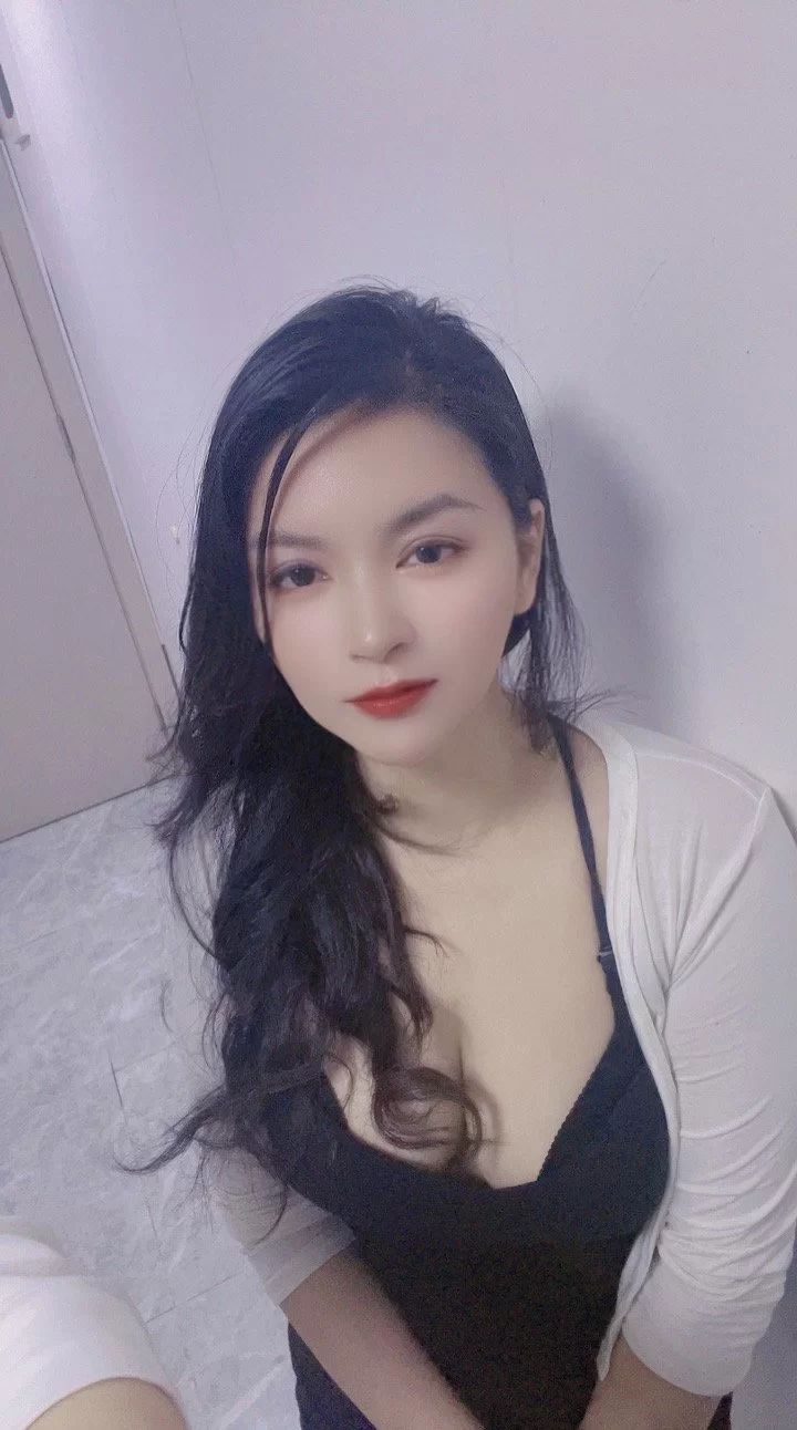 天河邻家小姐姐_广州外围小姐