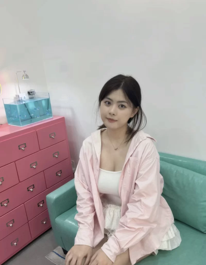 苏州大奶小姐姐，初次下海_苏州外围小姐