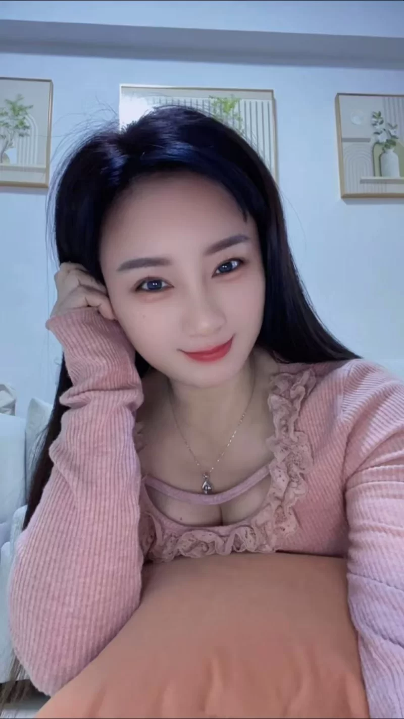 丰满紧致小姐姐_深圳外围小姐