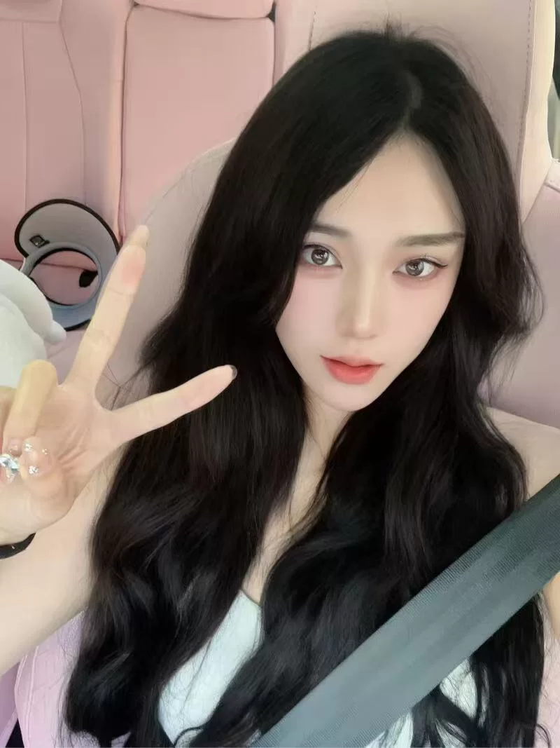 朋友介绍的极品的美女_武汉外围小姐