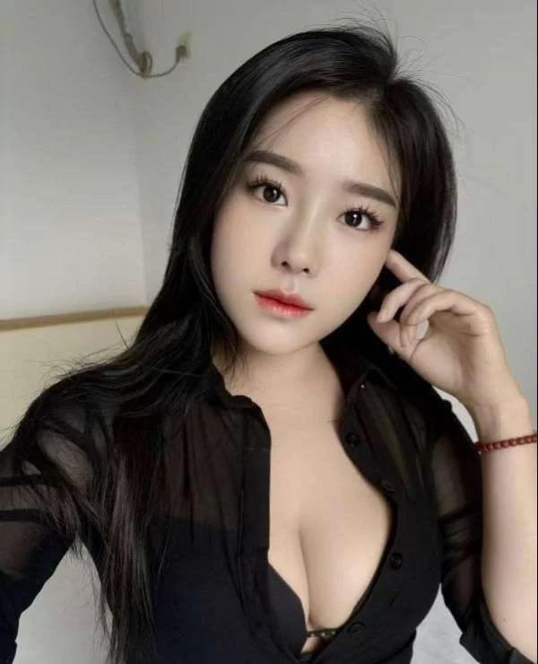 小短裙性感小姐姐_佛山外围小姐