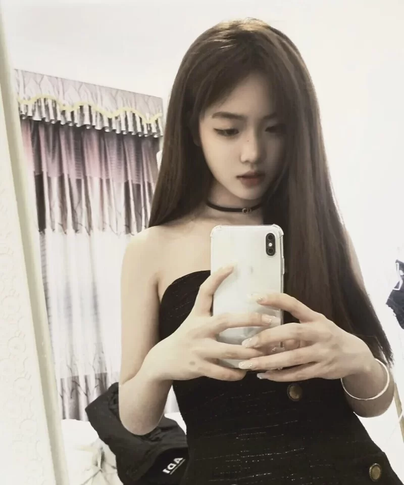 自聊自做01年清纯身材好妹子_昆明外围小姐
