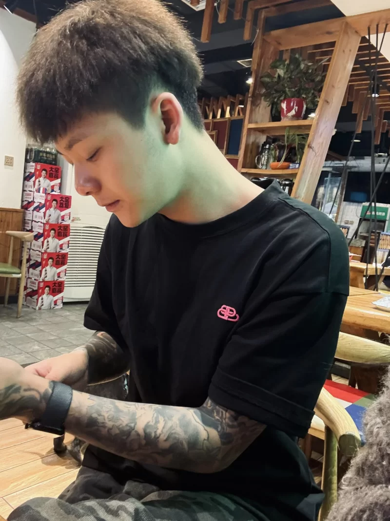 肯定给你一个满意夜晚 姐姐欢迎来见面_哈尔滨男模鸭子